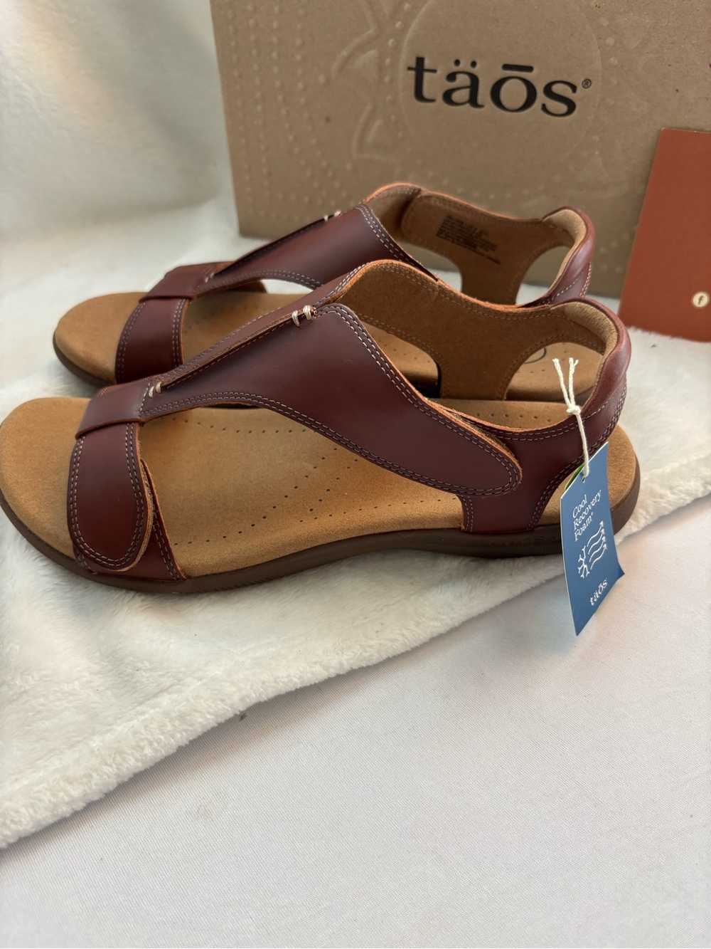 TAOS Women's The Show Sandal in Cognac Size 9